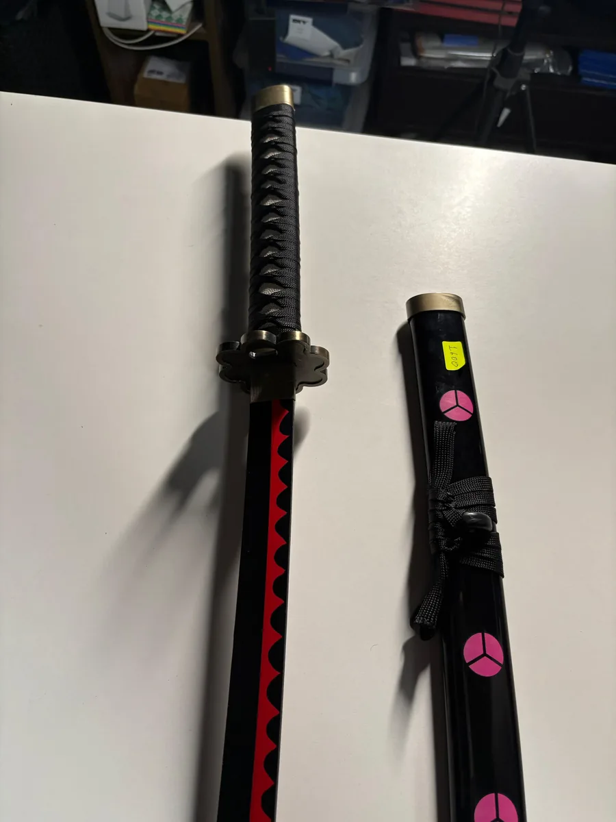 Zoro Black 104cm Fully Assembled Wooden Katana — image 6