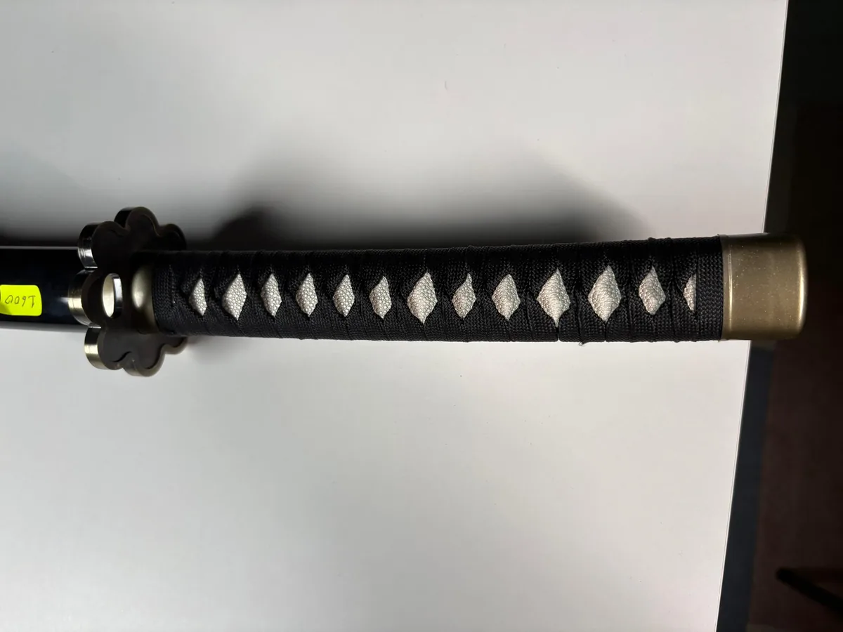 Zoro Black 104cm Fully Assembled Wooden Katana — image 2