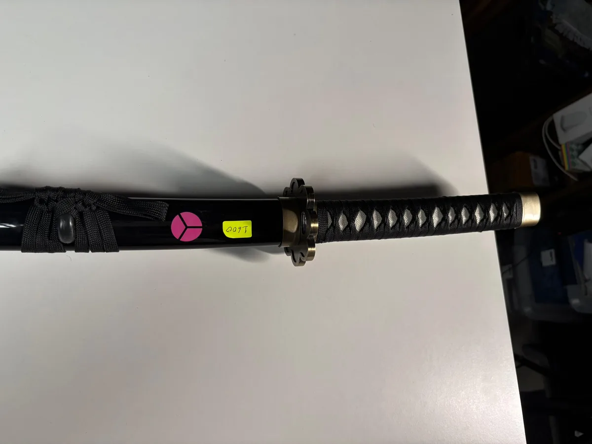 Zoro Black 104cm Fully Assembled Wooden Katana — image 4