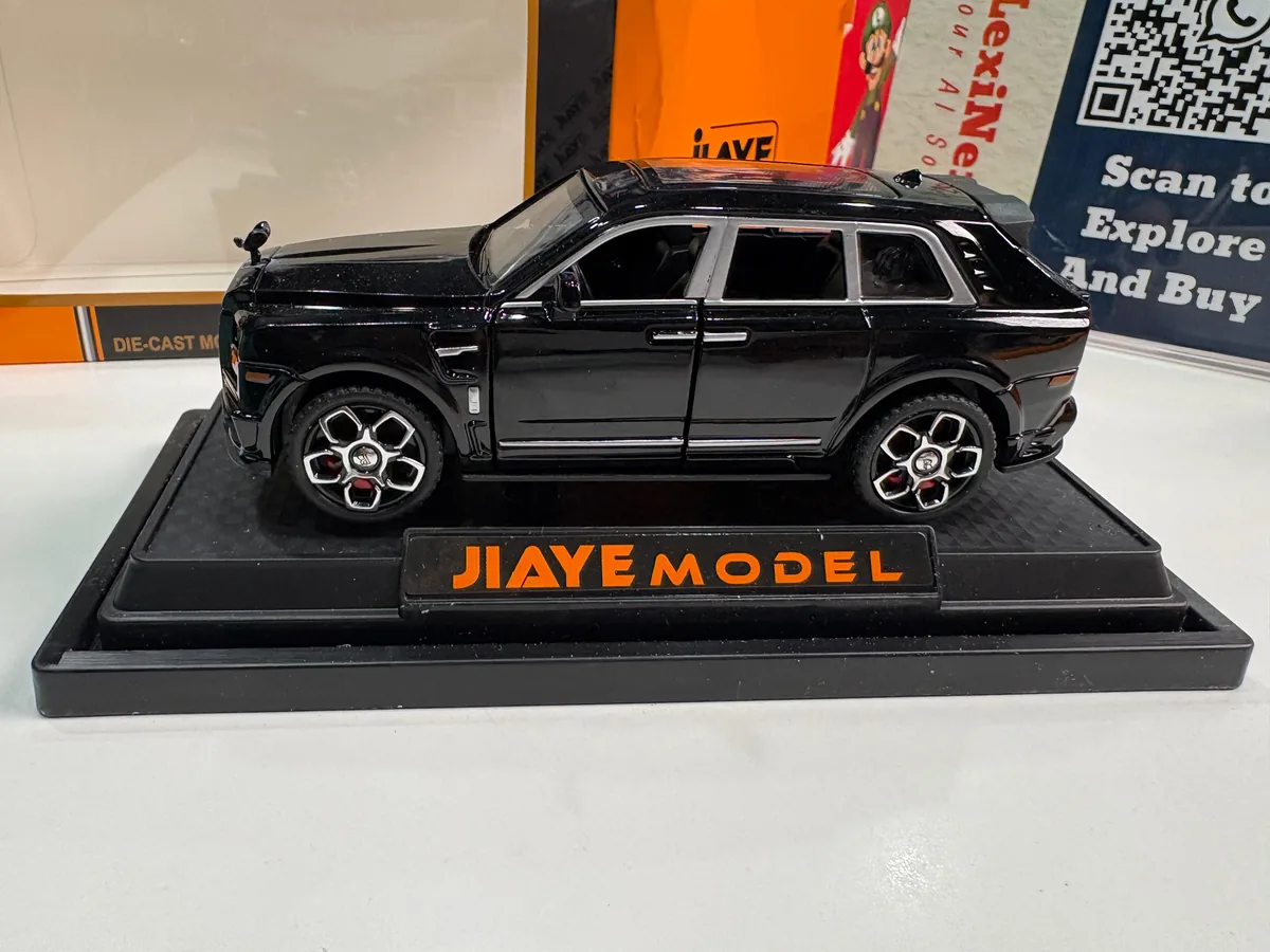 1/36 Rolls-Royce Cullinan Die Cast Car Model