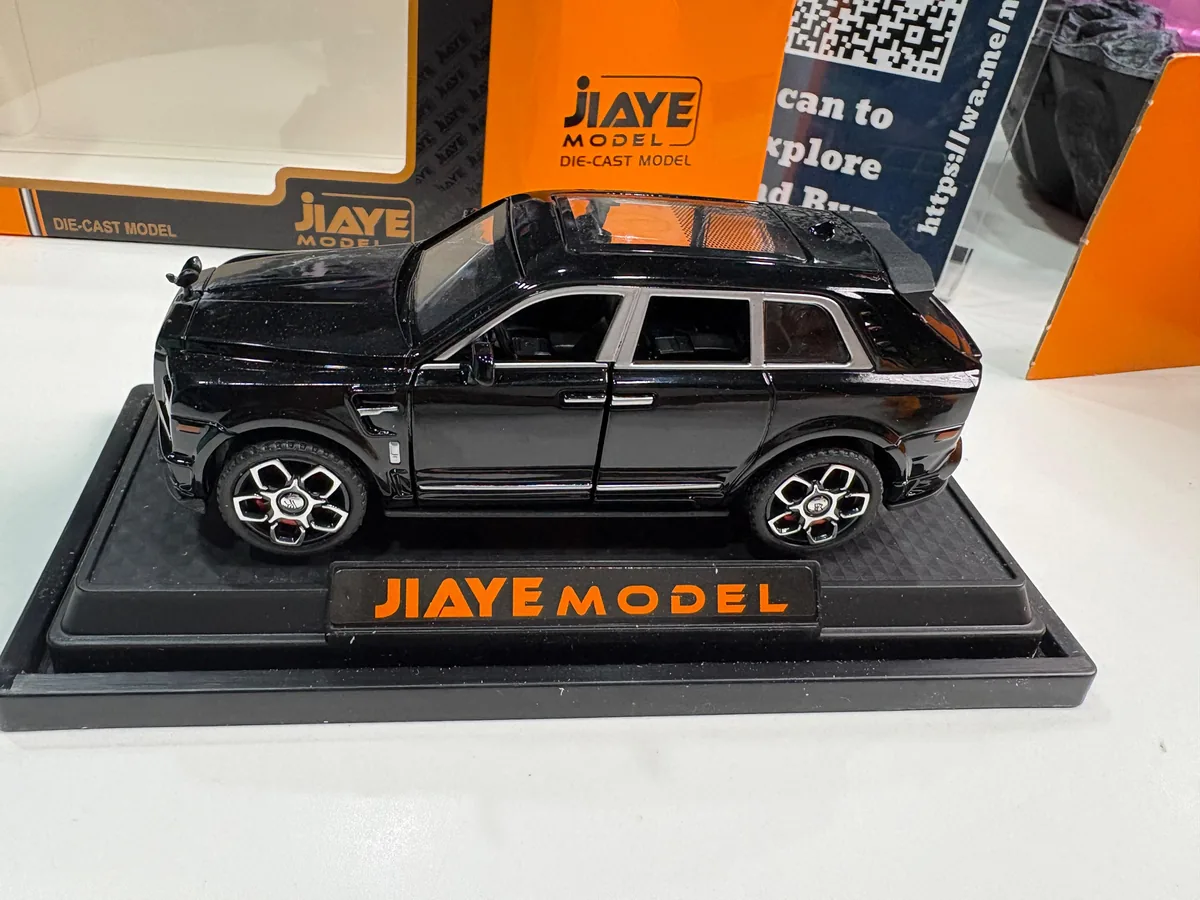 1/36 Rolls-Royce Cullinan Die Cast Car Model — image 5