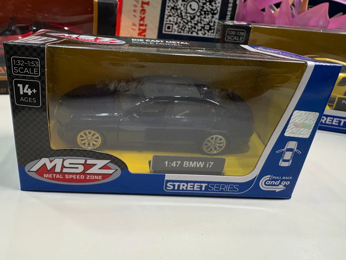 MSZ Official Licensed 1:47 BMW i7 — image 3