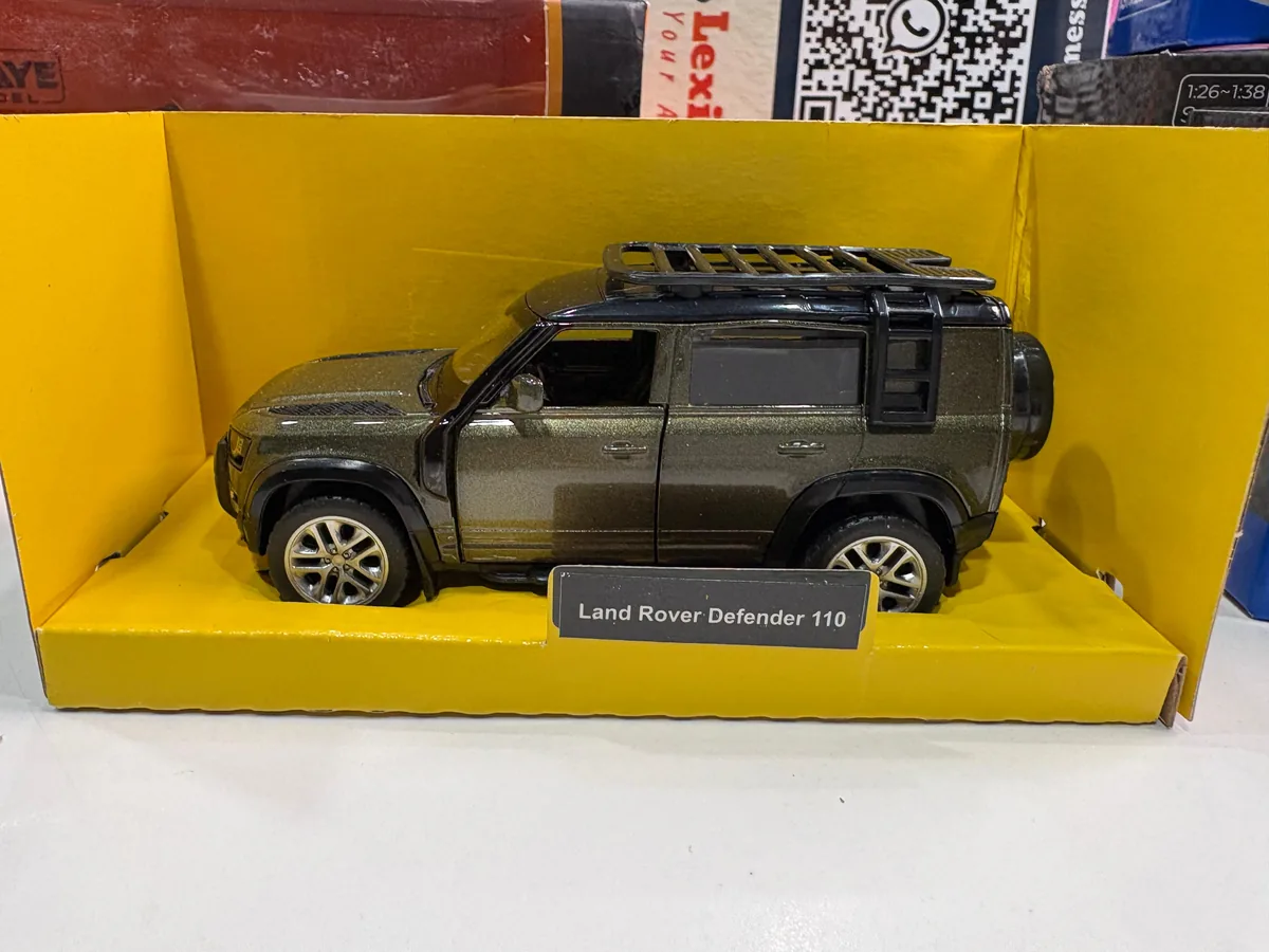 MSZ Official Licensed 1:43 2020 Land Rover Defender 110