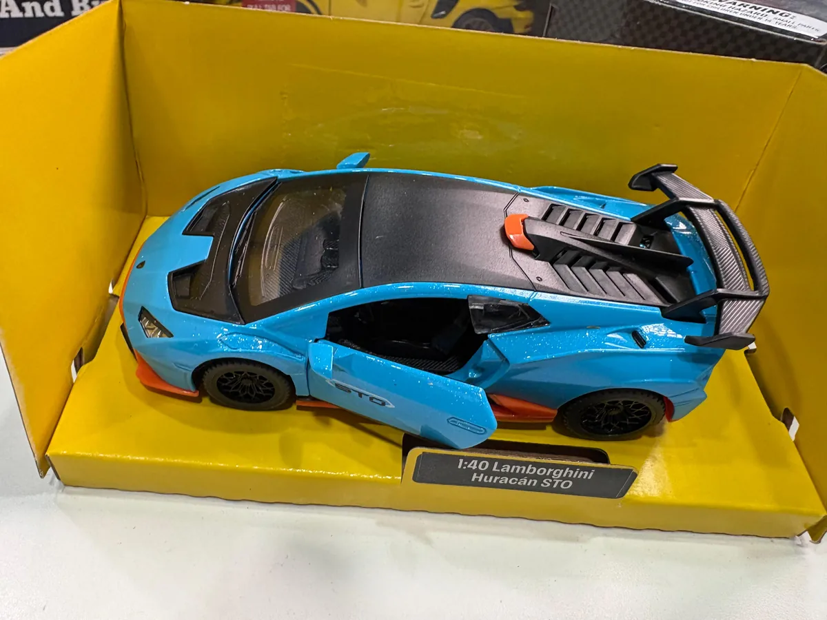 MSZ Official Licensed 1:40 Lamborghini Huracan STO — image 2