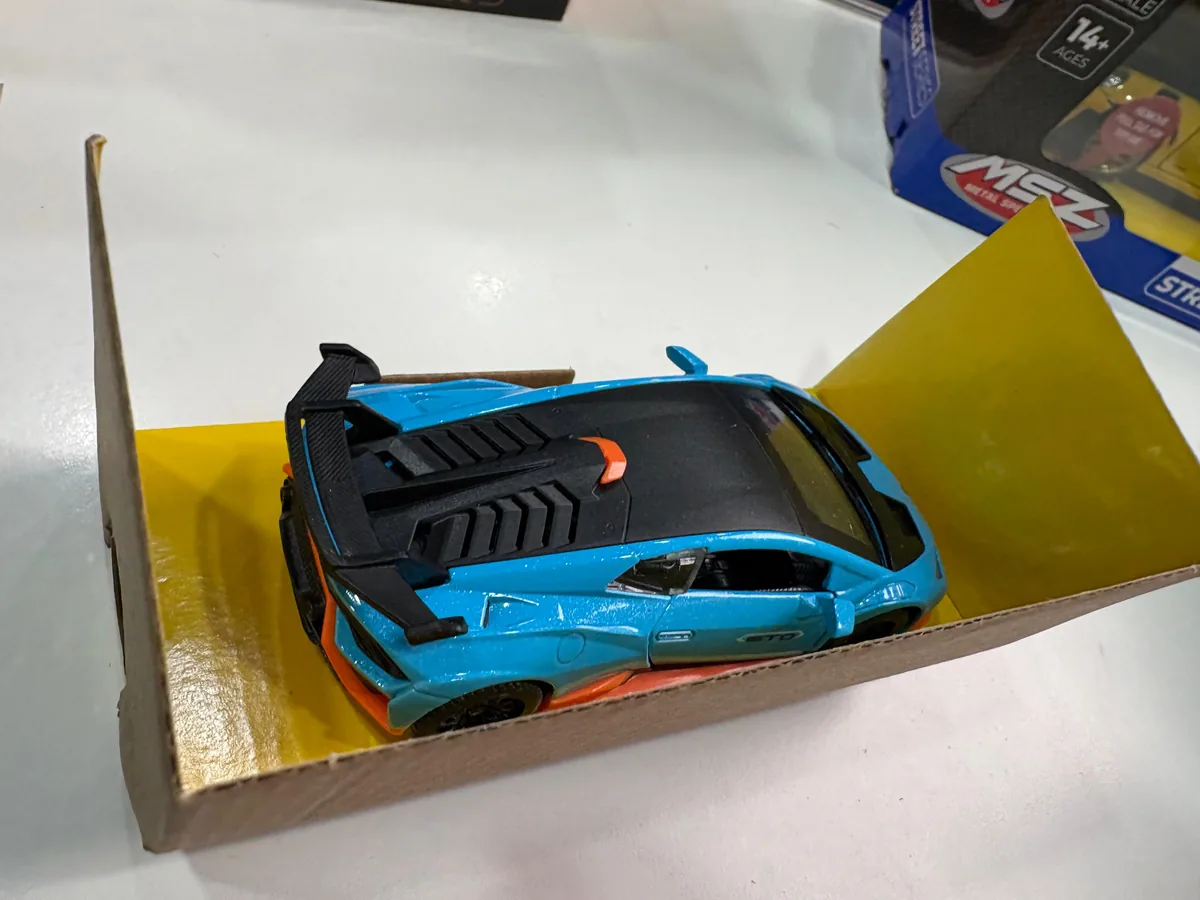 MSZ Official Licensed 1:40 Lamborghini Huracan STO — image 3
