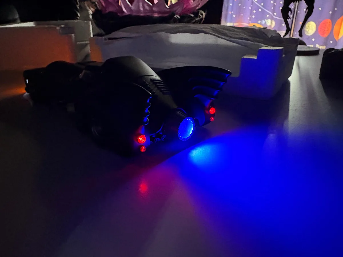 1/24 1989 Batmobile Official Licensed Die Cast Car Model — image 2