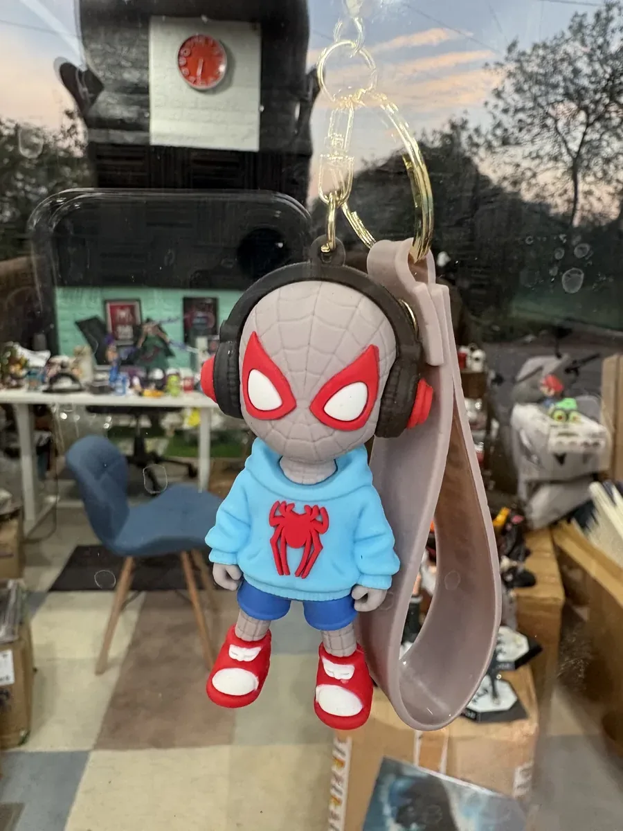 Cool gray spider man key chain
