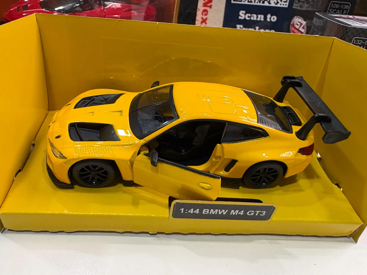 MSZ Official Licensed 1:43 BMW M4 GT3 — image 2