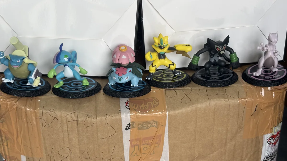 Pokemon 12PC Set with Base Action Figure
