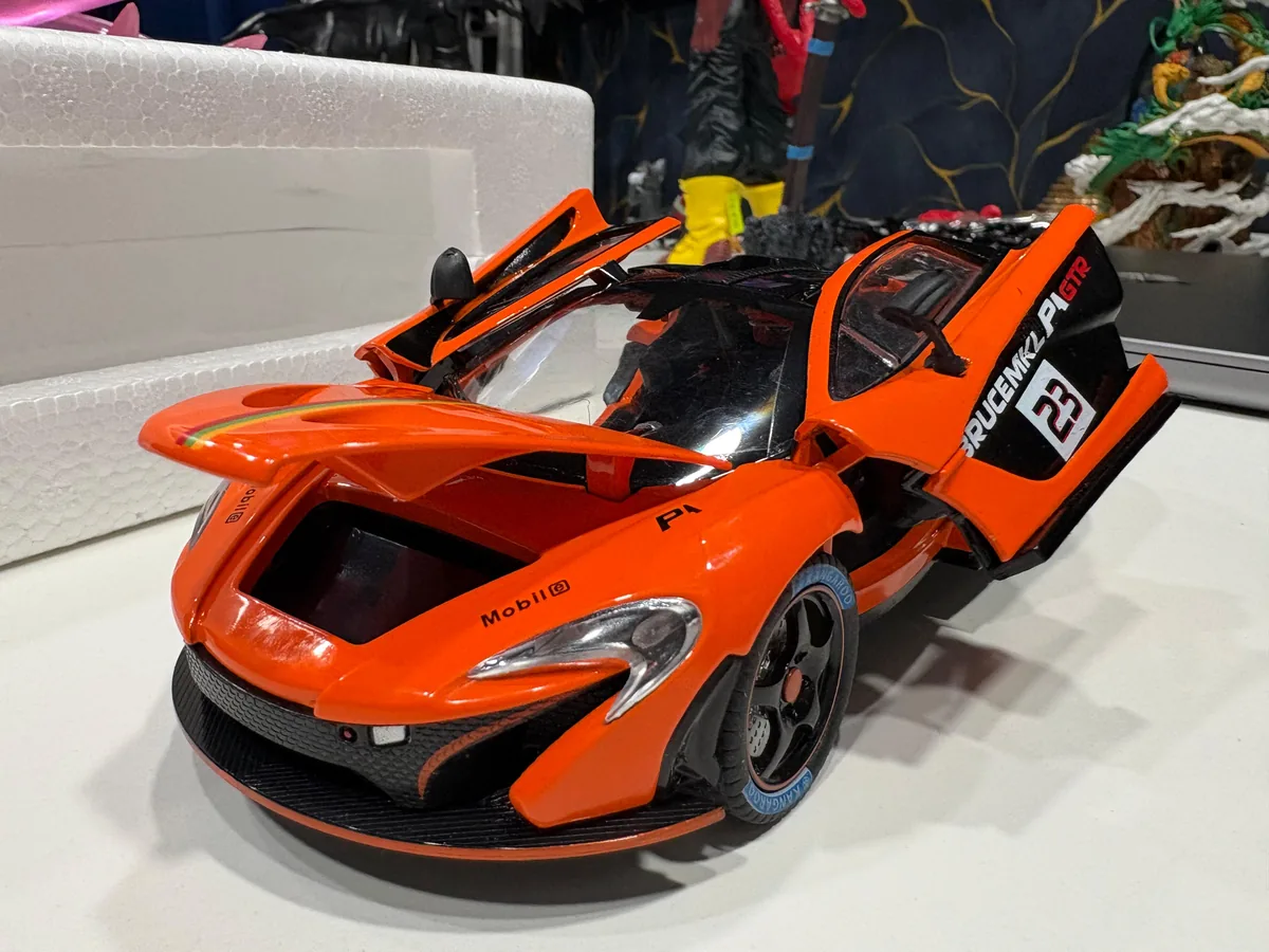 1/24 McLaren P1 Die Cast Car Model — image 6