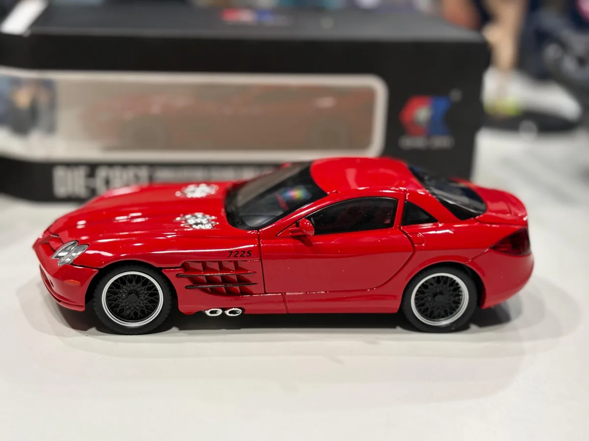 1/24 Mercedes-Benz SLR 722S Die Cast Car Model — image 6